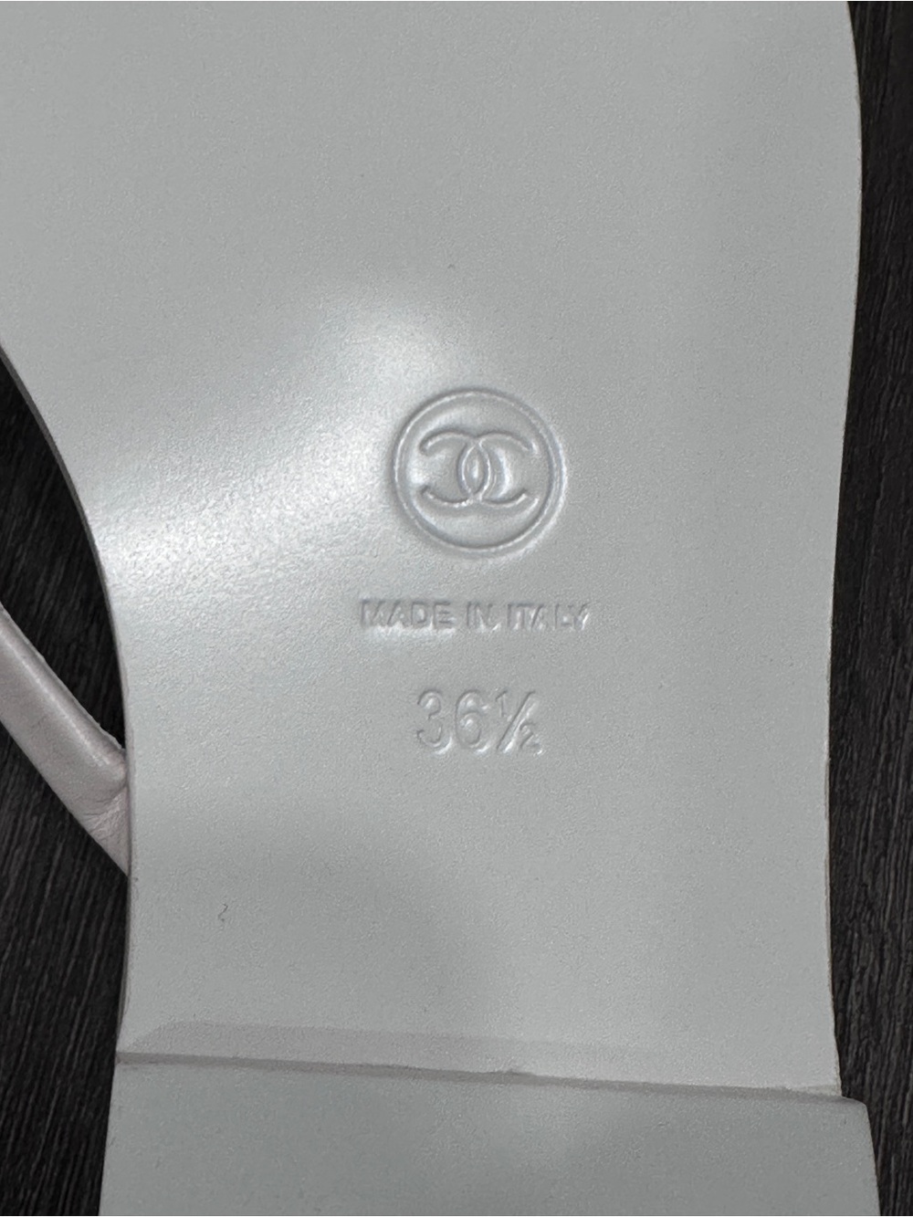 2026 CHANEL IVORY MILKY WHITE leather GOLD CC Logo FLIP FLOP Slides Sandals 36.5 - Picture 15 of 16